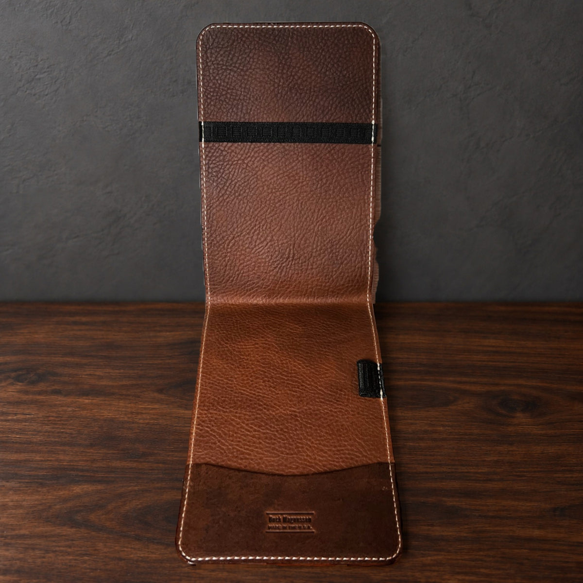 Inside the Augusta Classic yardage book cover: whiskey interior, a top elastic, a full-length pocket and a pencil loop