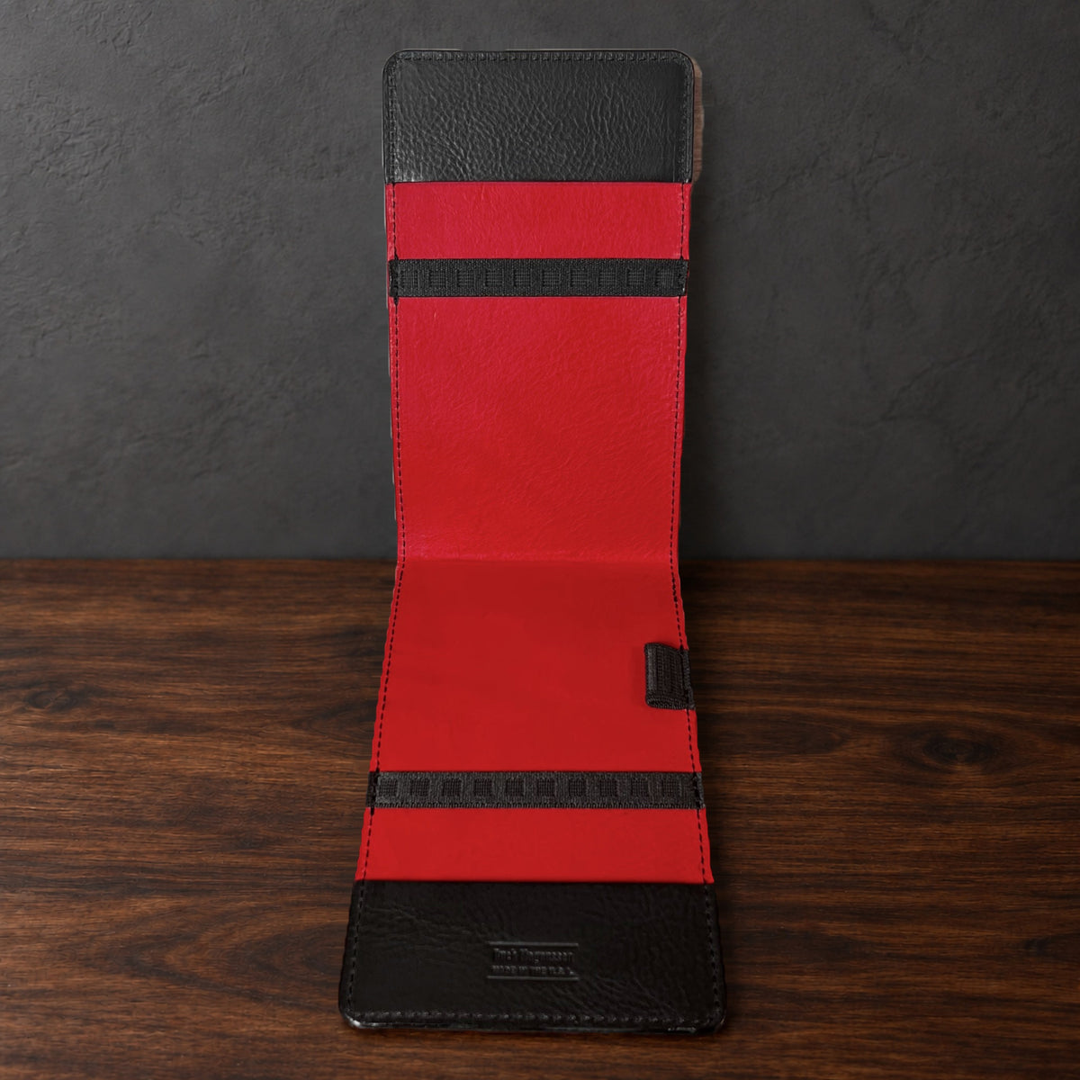 Inside the Oakmont Pro yardage book cover: red interior, elastics at the top and bottom and a pencil loop